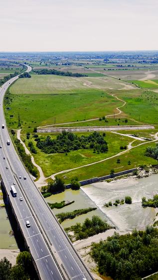 Teren agricol intravilan de 300000 mp, în Florești-Stoenești