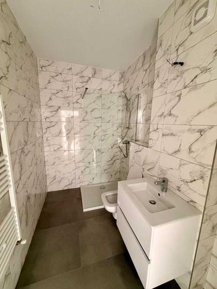 Apartament cu 3 camere semidecomandat în Exterior Vest