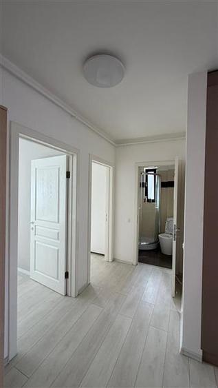 Apartament cu 3 camere semidecomandat, mobilat în Zorilor