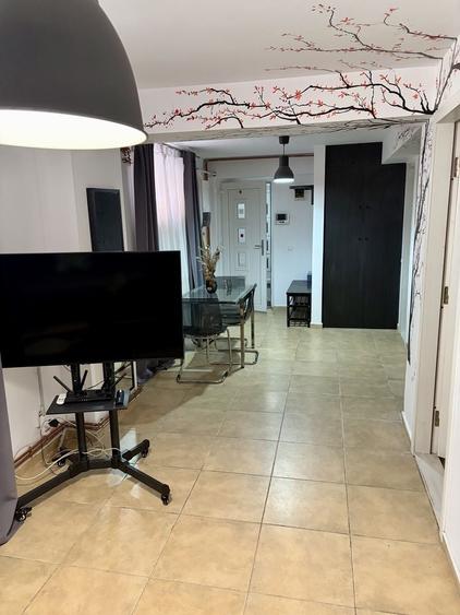 Apartament cu 2 camere decomandat, mobilat în Central