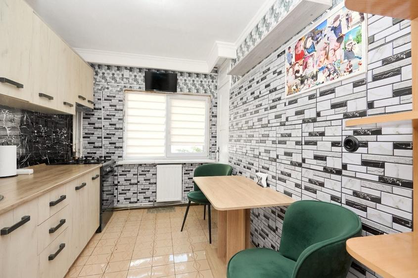 Apartament cu 3 camere decomandat în Găvana