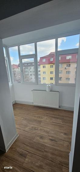 Apartament cu 3 camere decomandat în Nicolina