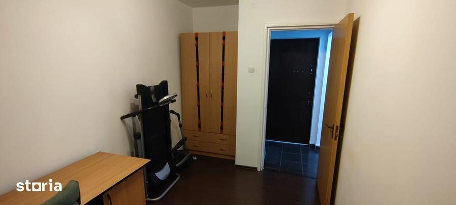 Apartament cu 3 camere semidecomandat în Drumul Taberei