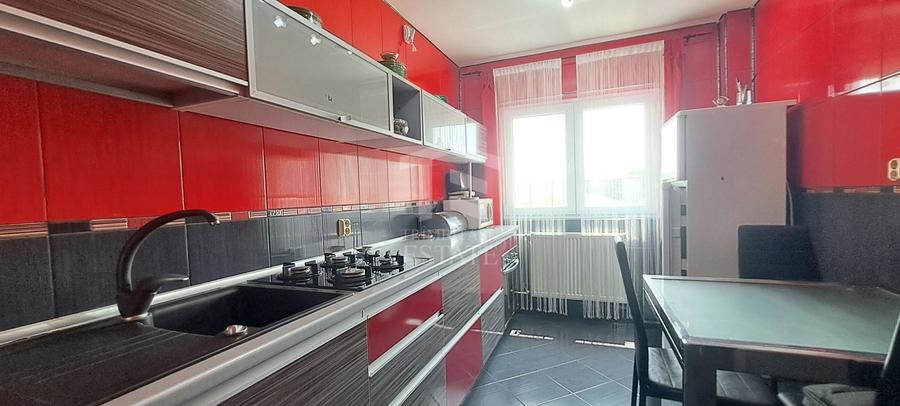 Apartament cu 3 camere semidecomandat, mobilat în Militari