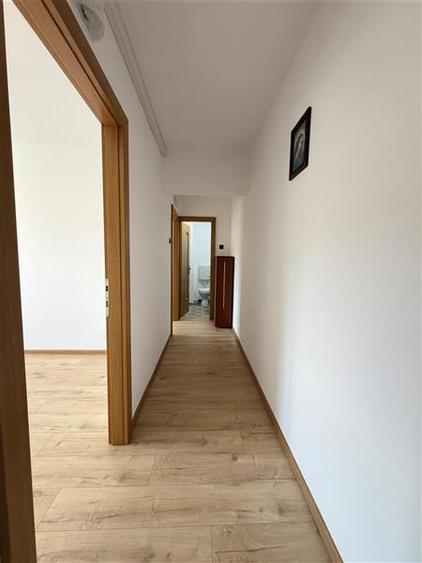 Apartament cu 3 camere decomandat în Astra
