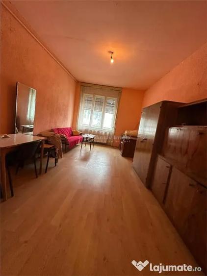 Casă cu 6 camere cu Teren 606 Mp în Central