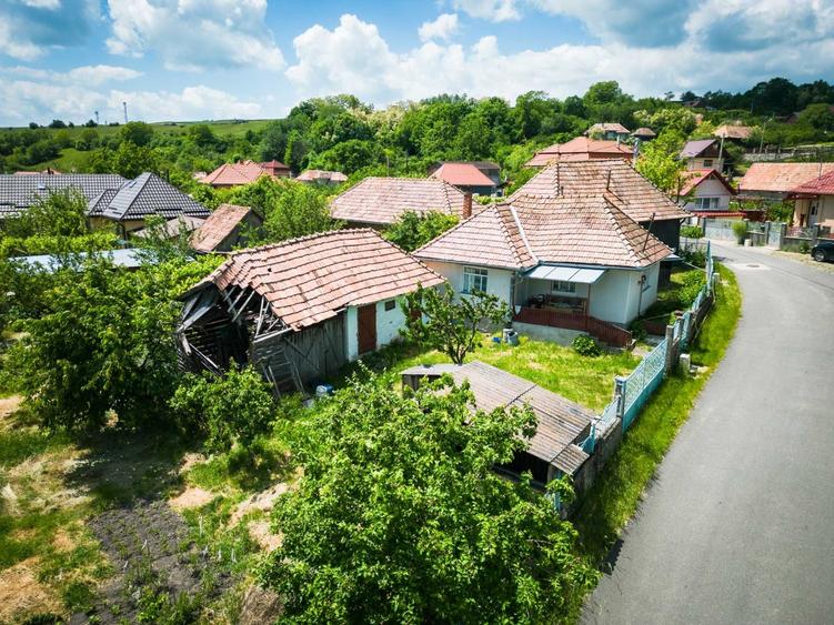 Casă cu 2 camere în Ceanu Mic