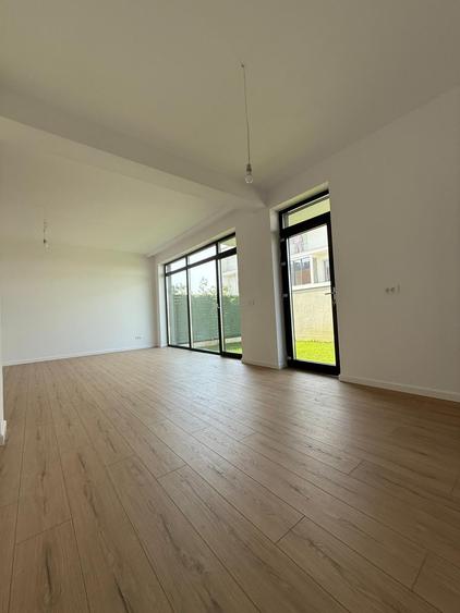 Duplex cu 5 camere cu Teren 60 Mp în Exterior Nord