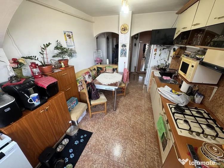 Apartament cu 2 camere decomandat în