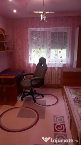 Apartament cu 3 camere decomandat în Nufărul