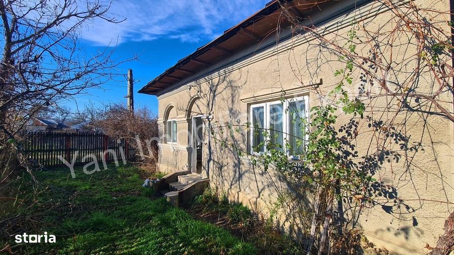 Casă cu 2 camere cu Teren 3500 Mp în Merișani