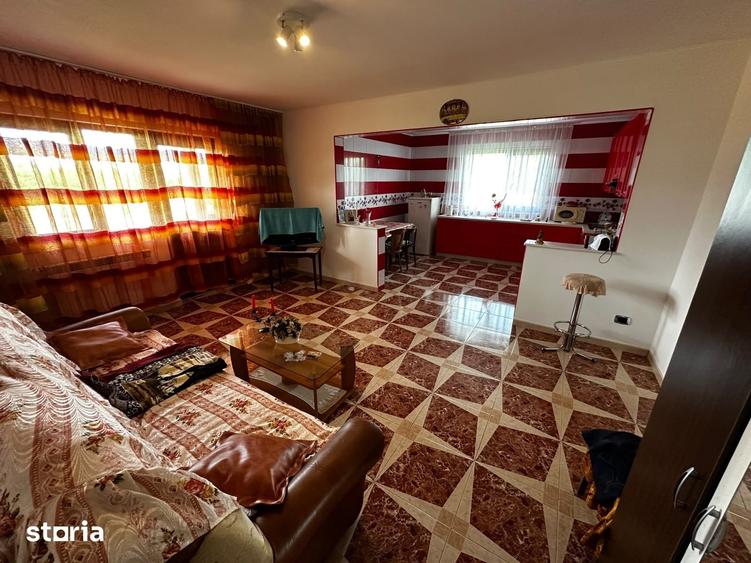 Casă cu 6 camere cu Teren 2000 Mp în Nănești