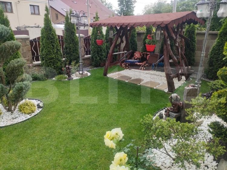 Casă individuală cu 8 camere cu Garaj în Marginea