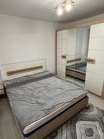 Apartament cu 3 camere decomandat în Rovine