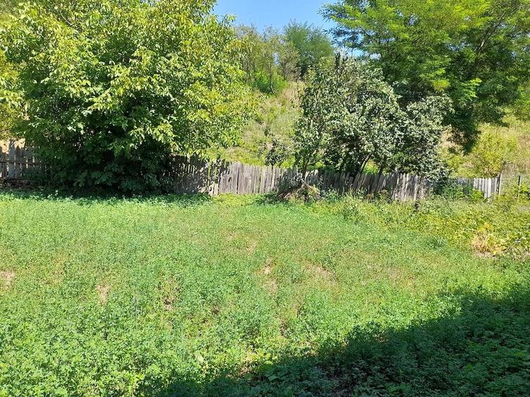 Casă cu 4 camere cu Teren 1100 Mp în Câmpuri