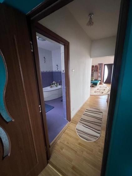 Casă individuală cu 8 camere cu Canalizare în Afumați