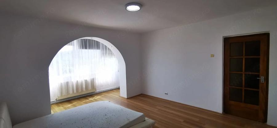 Apartament cu 4 camere decomandat în Triaj