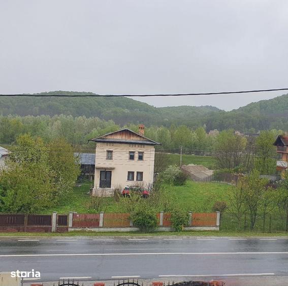 Casă cu 5 camere cu Teren 520 Mp în Vlădești