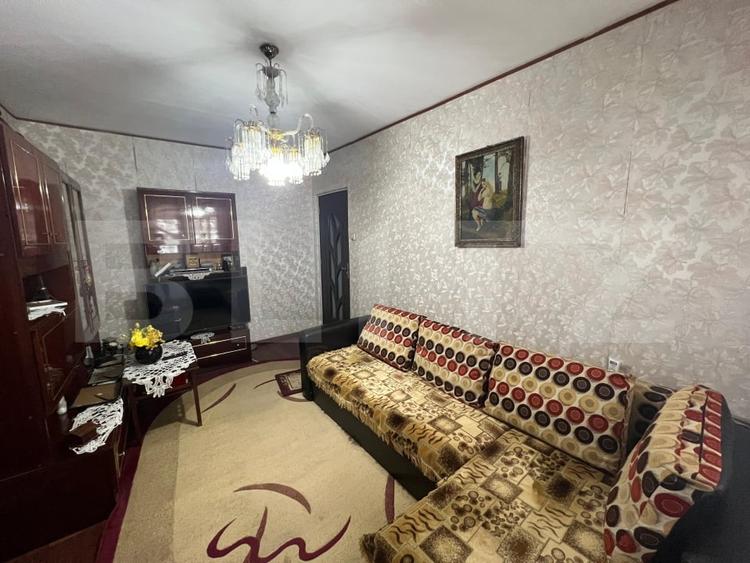 Apartament cu 2 camere semidecomandat, mobilat în Craiovița Nouă