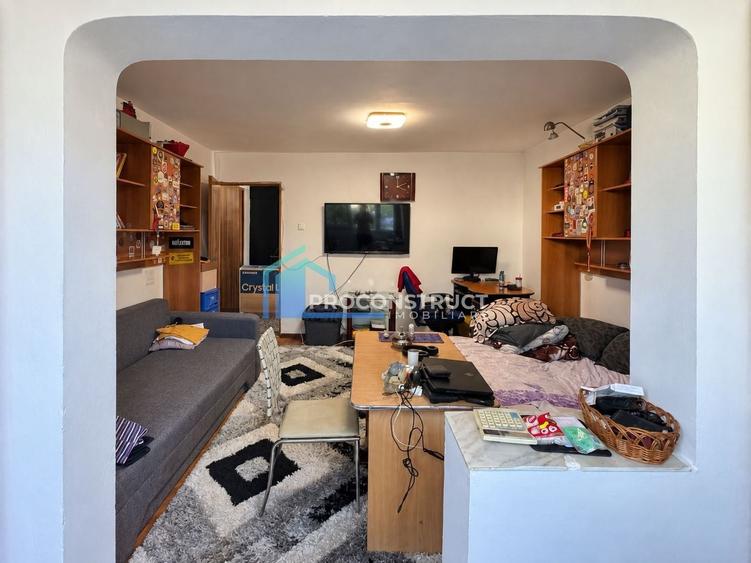 Apartament cu 3 camere decomandat, mobilat în Girocului