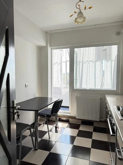 Apartament cu 2 camere semidecomandat în Podu Roș