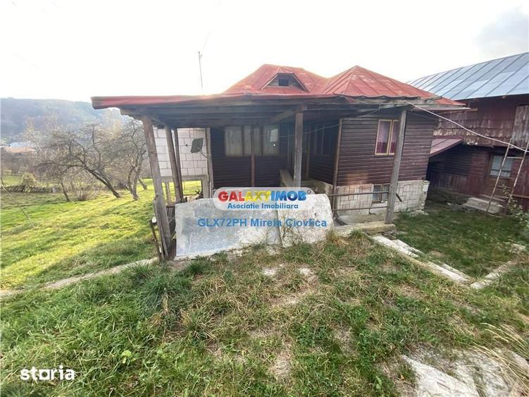 Teren de 4530 mp, în Secăria