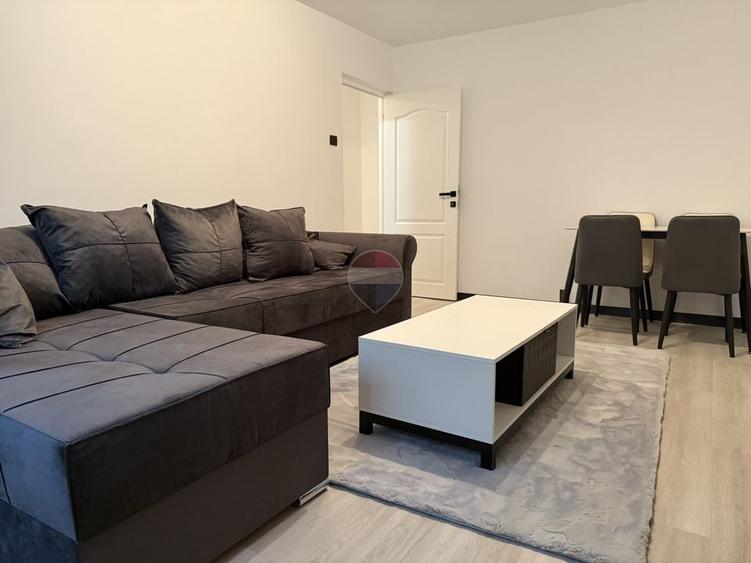 Apartament cu 3 camere decomandat, mobilat în Apusului
