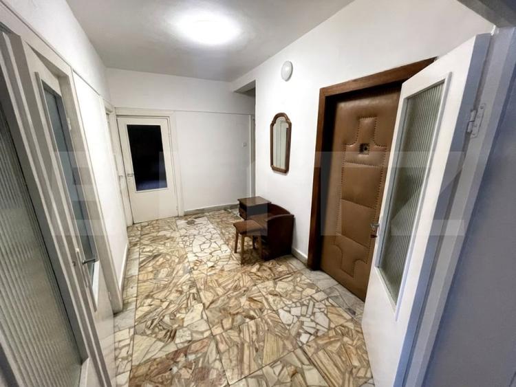 Apartament cu 3 camere decomandat, mobilat în Rogerius