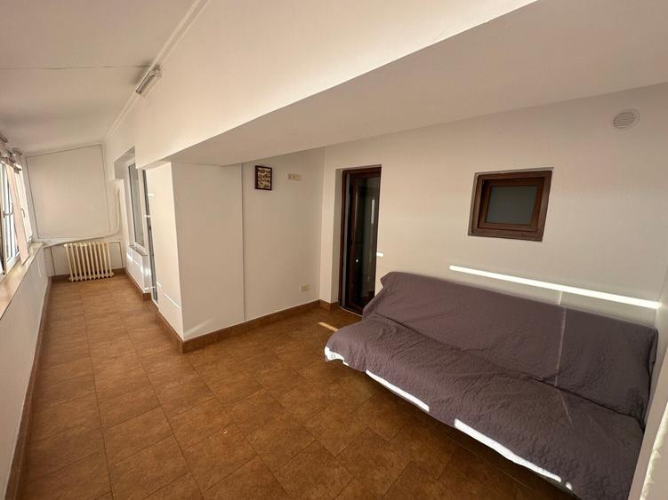 Apartament cu 2 camere semidecomandat, mobilat în P-ța Universității