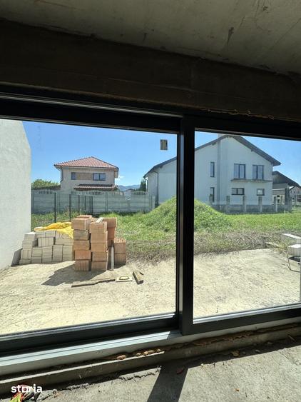 Casă cu 4 camere cu Teren 376 Mp în Stupini