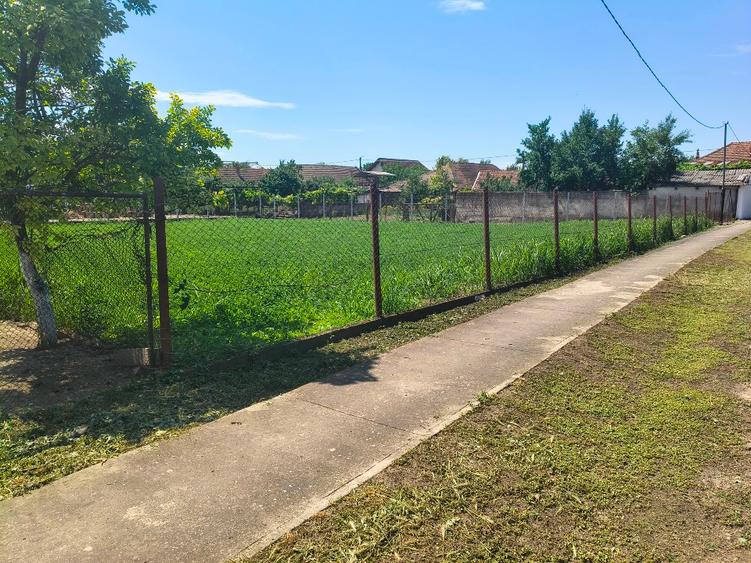 Teren Construcții intravilan de 900 mp, în Biled