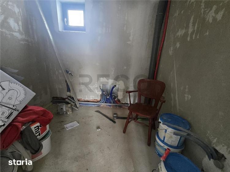 Casă cu 7 camere cu Teren 598 Mp în Sântandrei