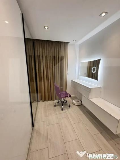 Apartament cu 4 camere decomandat în Sud