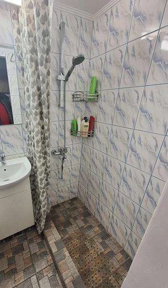 Garsonieră decomandată în Far