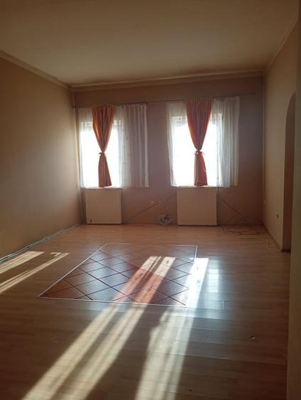 Casă individuală cu 6 camere cu Canalizare în Nădlac