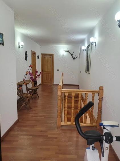 Casă cu 6 camere cu Teren 1300 Mp în Central