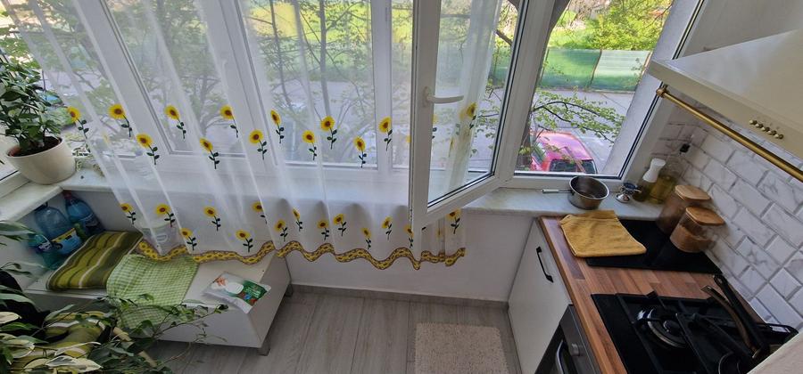Apartament cu 3 camere decomandat în Poarta 6