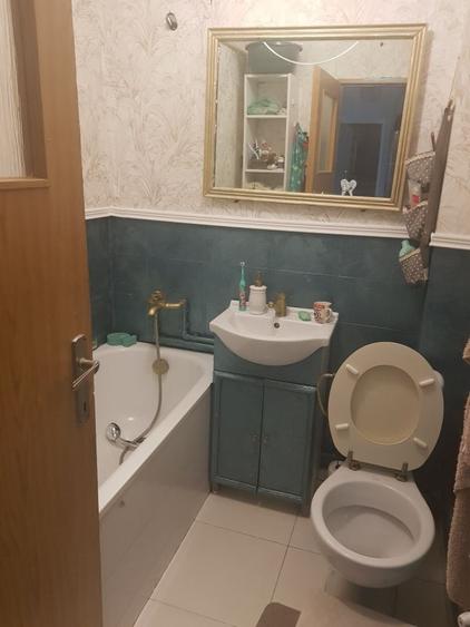 Apartament cu 3 camere semidecomandat în Progresul I
