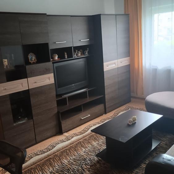 Apartament cu 2 camere decomandat în Florilor