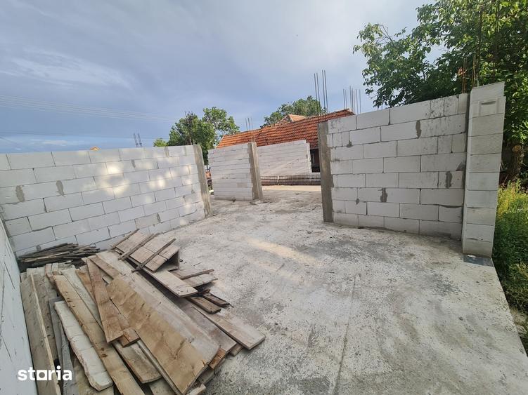 Casă cu 5 camere cu Teren 1496 Mp în Bocsig