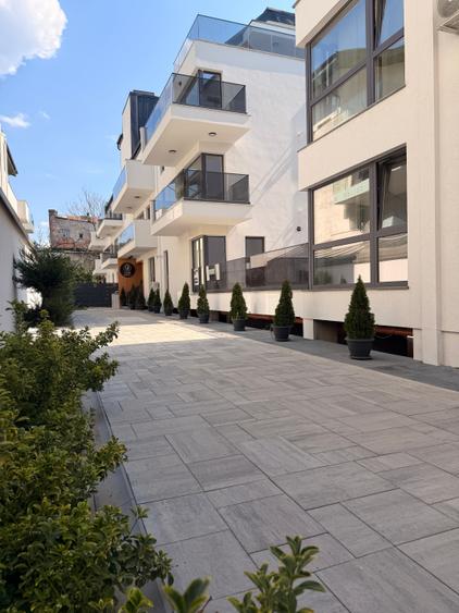Penthouse cu 3 camere semidecomandat în Decebal