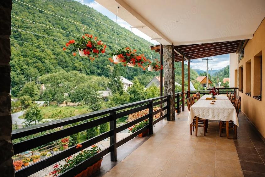 Casă cu Teren 621 Mp în Izbita