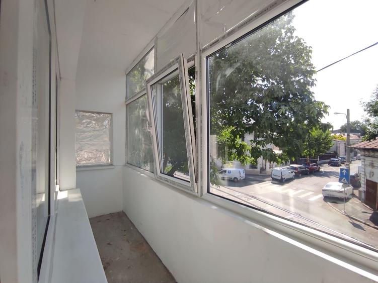Apartament cu 4 camere decomandat în Calea Călărașilor