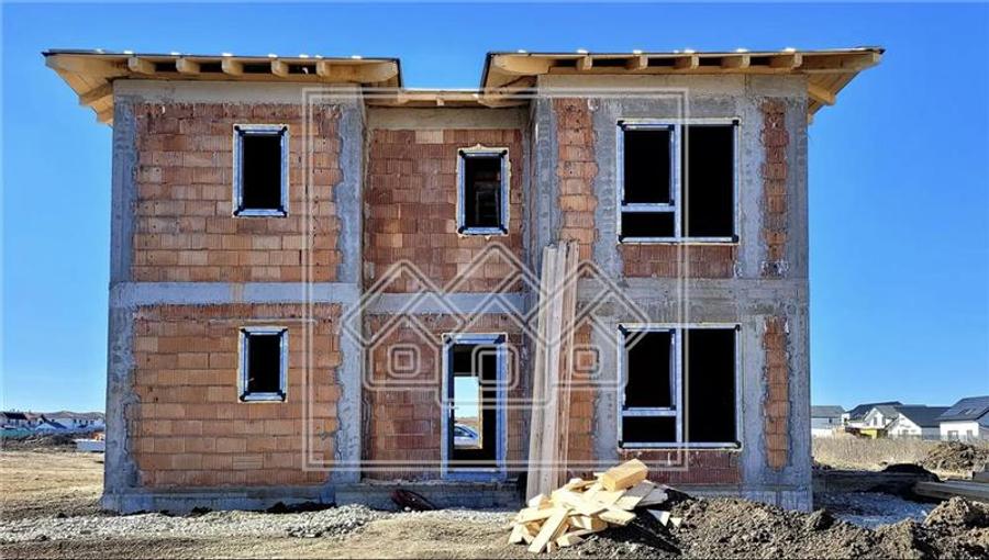 Duplex cu 4 camere cu Canalizare în Șura Mică