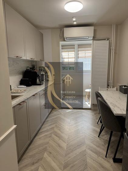 Apartament cu 3 camere semidecomandat în Dristor