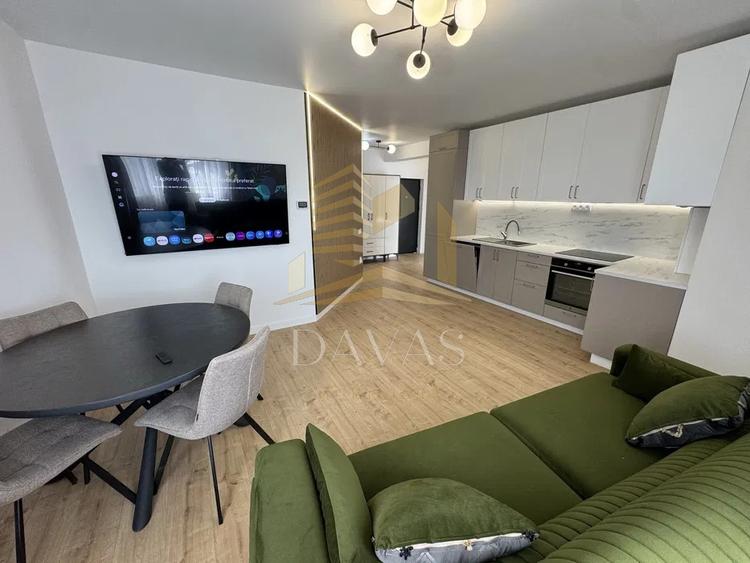 Apartament cu 3 camere semidecomandat, mobilat în Europa