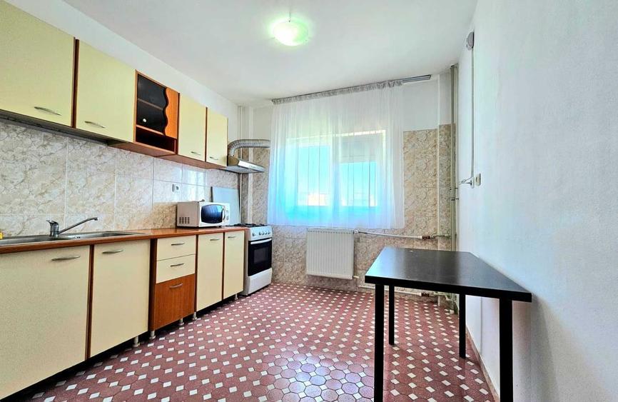 Apartament cu 3 camere decomandat în Tineretului