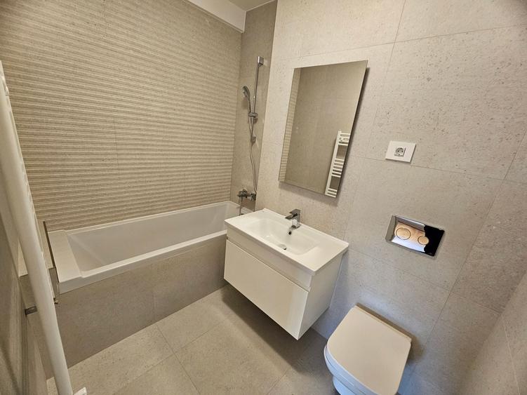 Apartament cu 3 camere decomandat în Băneasa