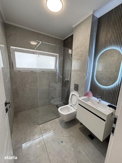 Casă cu 5 camere cu Teren 440 Mp în Malu Mare