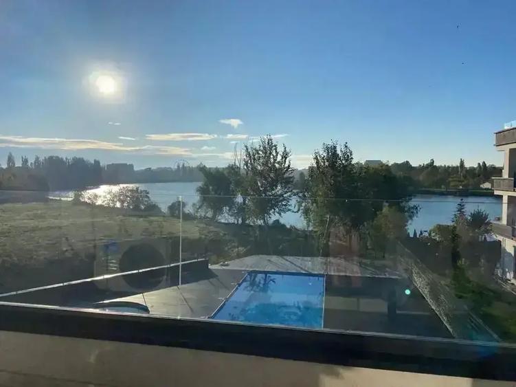 Apartament cu 4 camere semidecomandat, mobilat în Floreasca